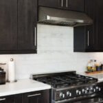 gas-cooking-range-in-a-large-home-kitchen